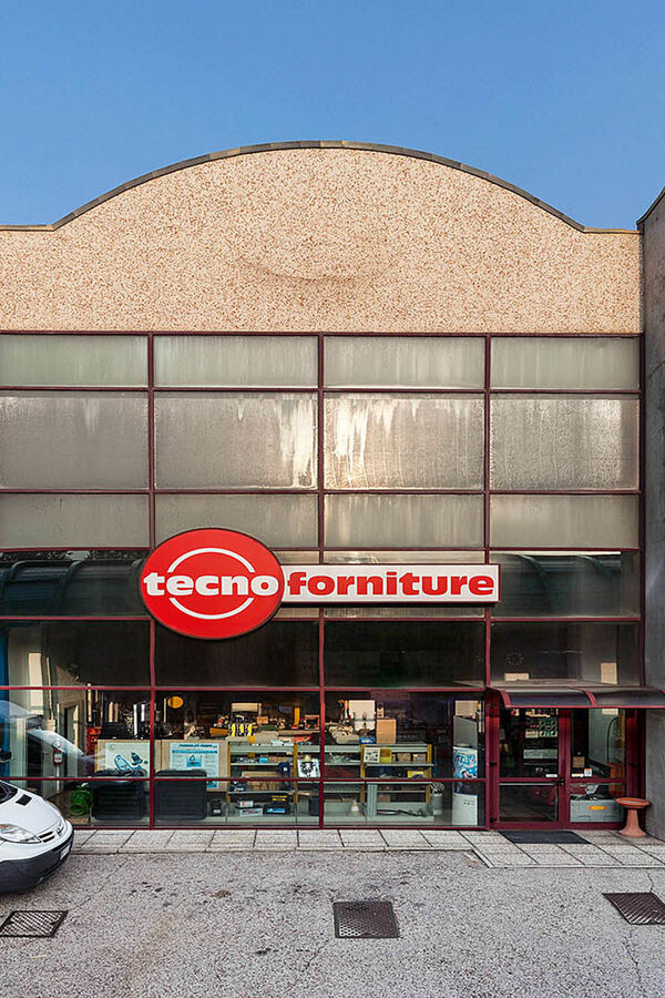 Tecno Forniture S.r.l - ricambi auto e veicoli commerciali Tecnoforniture srl | L'azienda